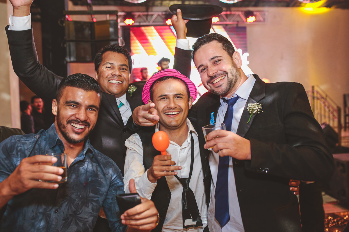 CASAMENTO, DANIEL E MARINEZ, PATOS DE MINAS, LIZANDRO JUNIOR, SALVATORE CABELEIREIROS, IGREJA DOS CAPUCHINHOS, ROSE VIEIRA CERIMONIAL