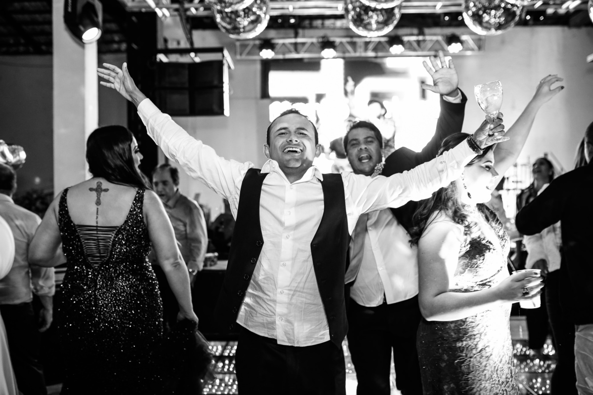 CASAMENTO, DANIEL E MARINEZ, PATOS DE MINAS, LIZANDRO JUNIOR, SALVATORE CABELEIREIROS, IGREJA DOS CAPUCHINHOS, ROSE VIEIRA CERIMONIAL