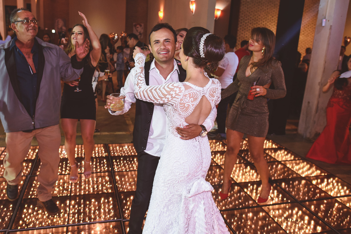 CASAMENTO, DANIEL E MARINEZ, PATOS DE MINAS, LIZANDRO JUNIOR, SALVATORE CABELEIREIROS, IGREJA DOS CAPUCHINHOS, ROSE VIEIRA CERIMONIAL