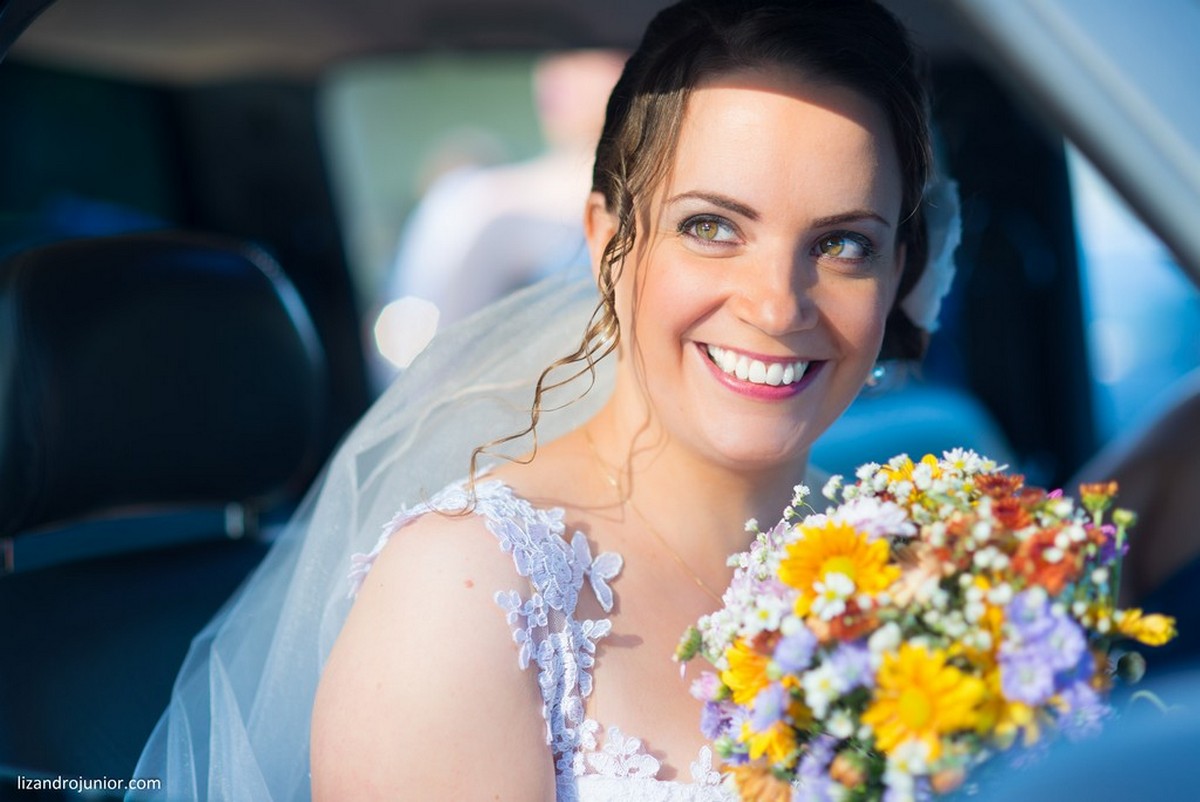 noiva no carro