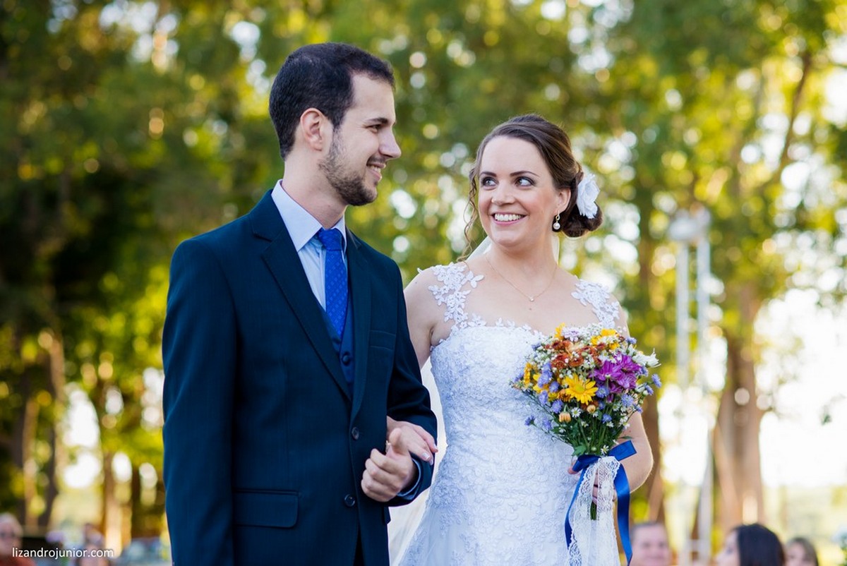 noivos casamento ao ar livre