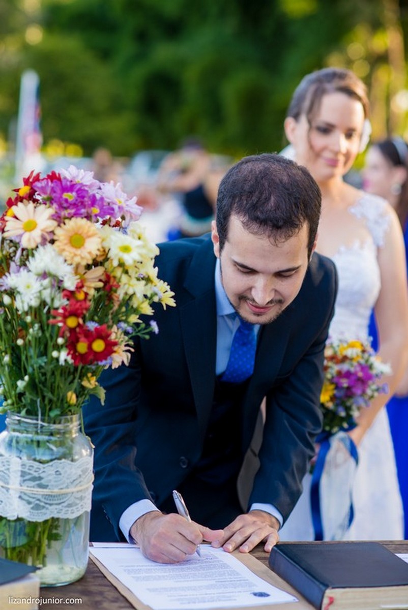 noivo casamento ao ar livre