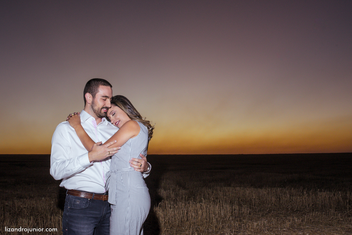 fotógrafo de casamento patos de minas, ensaio namorando por do sol, patos de minas, por do sol namorando, ensaio romântico patos de minas