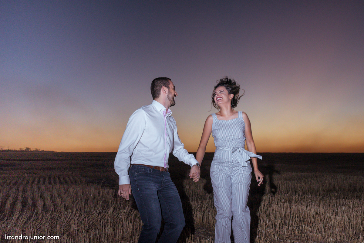 fotógrafo de casamento patos de minas, ensaio namorando por do sol, patos de minas, por do sol namorando, ensaio romântico patos de minas