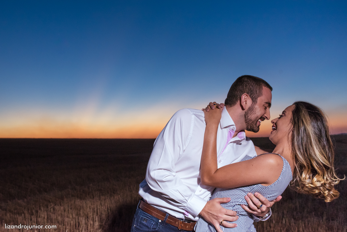 fotógrafo de casamento patos de minas, ensaio namorando por do sol, patos de minas, por do sol namorando, ensaio romântico patos de minas
