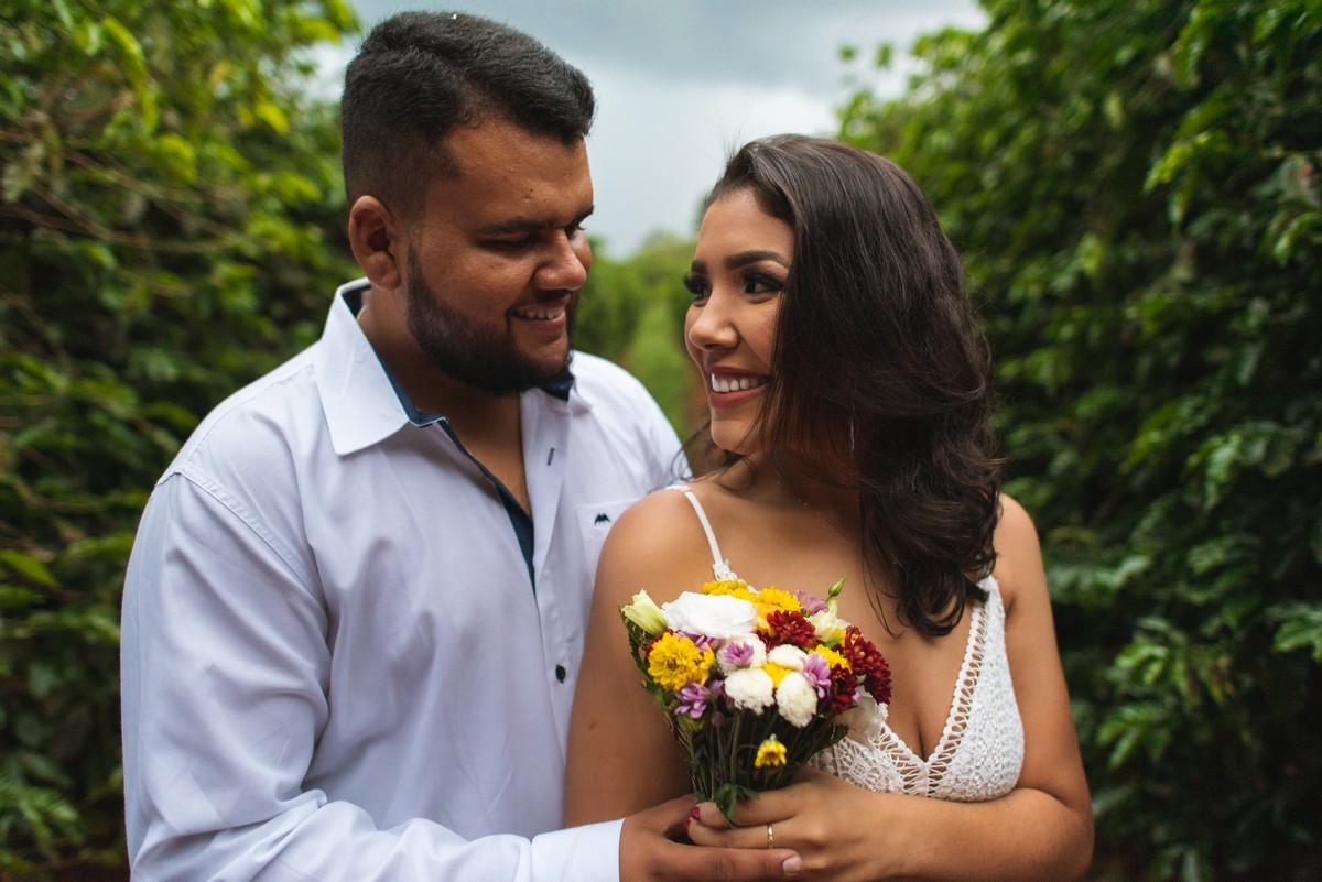 ENSAIO NAMORANDO, PAULA E HENRIQUE, PATOS DE MINAS, LAGOA FORMOSA, USINA, LIZANDRO JUNIOR, FOTOGRAFIA DE CASAMENTO
