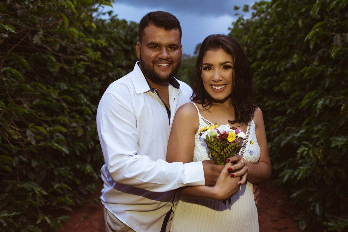 ENSAIO NAMORANDO, PAULA E HENRIQUE, PATOS DE MINAS, LAGOA FORMOSA, USINA, LIZANDRO JUNIOR, FOTOGRAFIA DE CASAMENTO