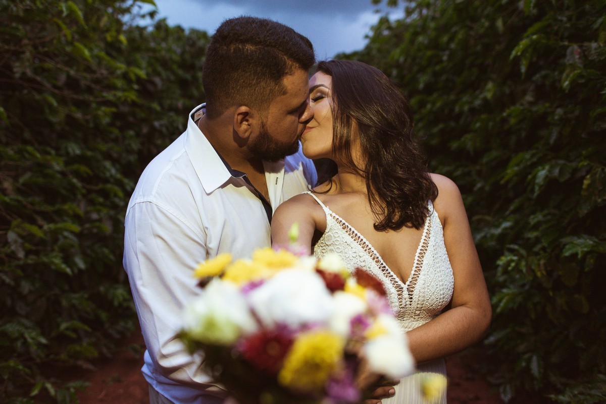 ENSAIO NAMORANDO, PAULA E HENRIQUE, PATOS DE MINAS, LAGOA FORMOSA, USINA, LIZANDRO JUNIOR, FOTOGRAFIA DE CASAMENTO