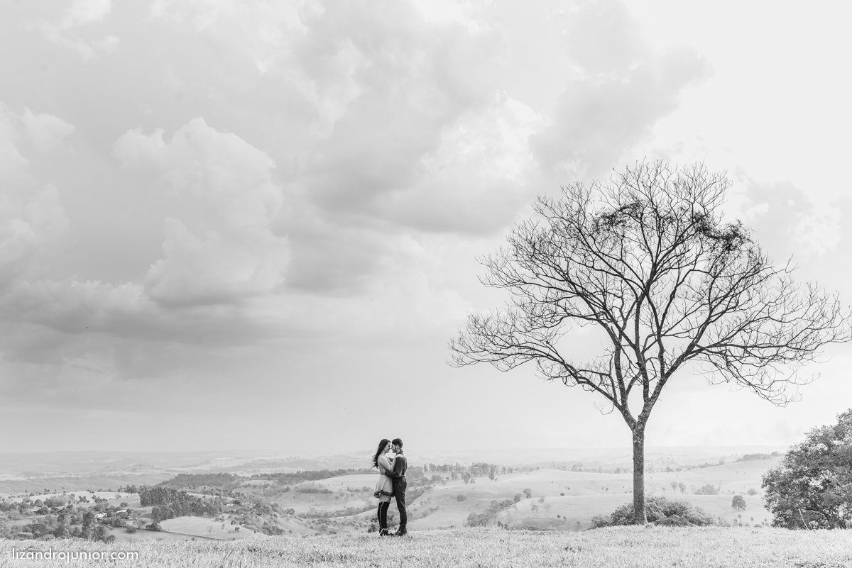 ensaio namorando ao ar livre, ensaio romantico, são gotardo mg fotografo em sao gotardo, ensaio namorando motocross