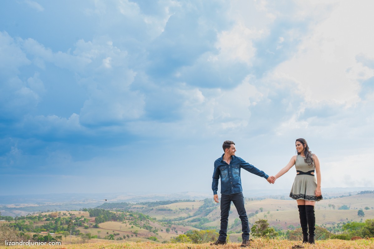 ensaio namorando ao ar livre, ensaio romantico, são gotardo mg fotografo em sao gotardo, ensaio namorando motocross