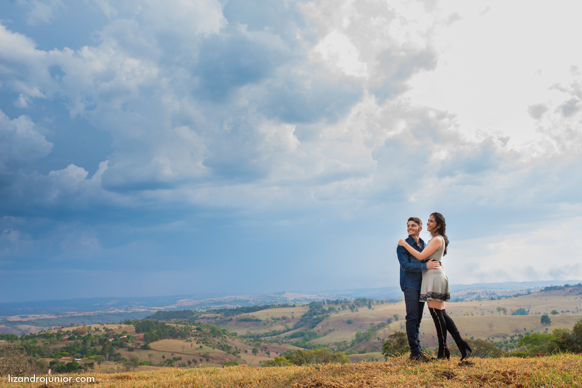 ensaio namorando ao ar livre, ensaio romantico, são gotardo mg fotografo em sao gotardo, ensaio namorando motocross