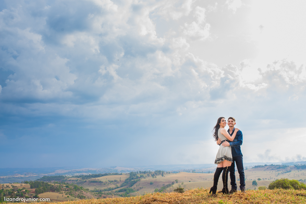 ensaio namorando ao ar livre, ensaio romantico, são gotardo mg fotografo em sao gotardo, ensaio namorando motocross