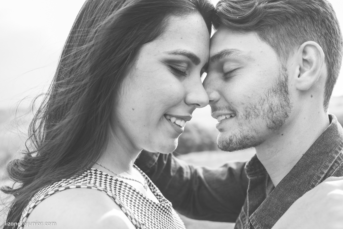 ensaio namorando ao ar livre, ensaio romantico, são gotardo mg fotografo em sao gotardo, ensaio namorando motocross