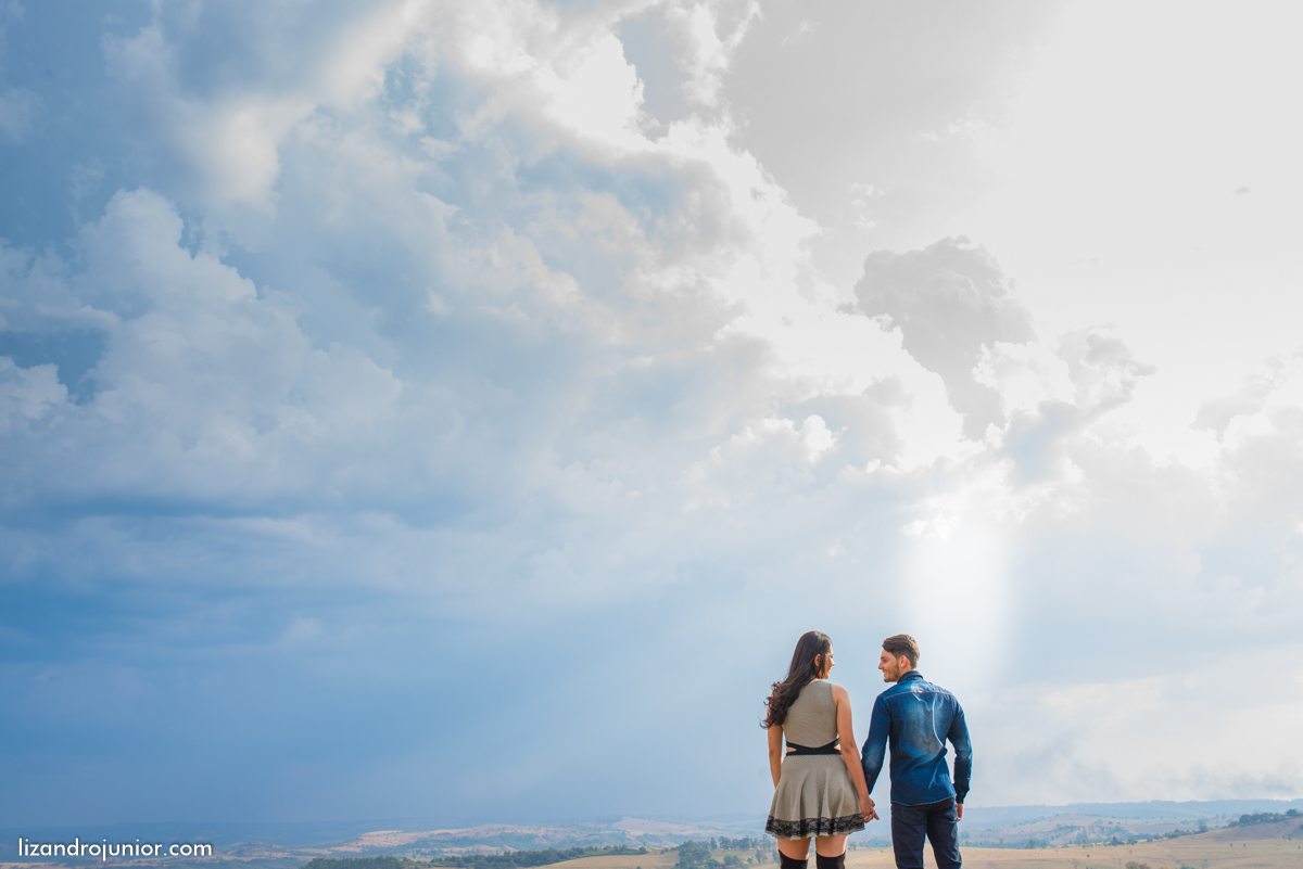 ensaio namorando ao ar livre, ensaio romantico, são gotardo mg fotografo em sao gotardo, ensaio namorando motocross