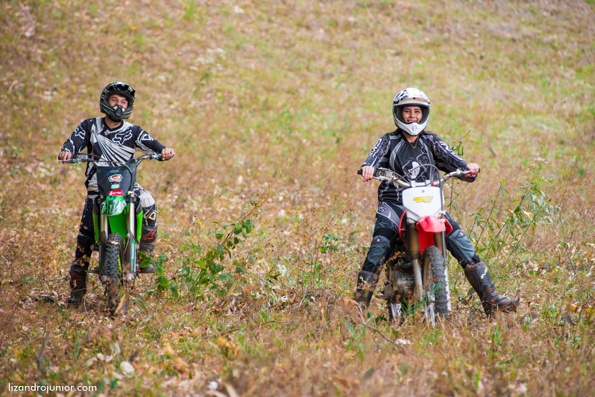 ensaio namorando ao ar livre, ensaio romantico, são gotardo mg fotografo em sao gotardo, ensaio namorando motocross