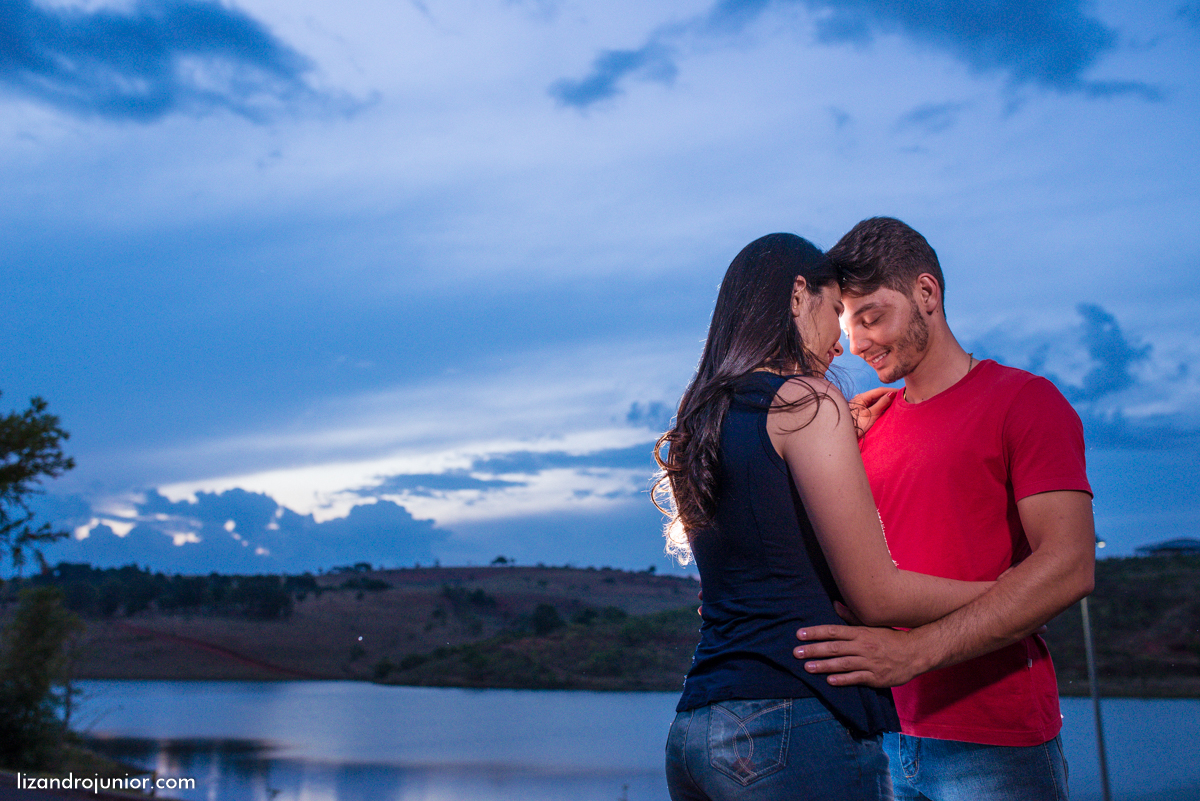 ensaio namorando ao ar livre, ensaio romantico, são gotardo mg fotografo em sao gotardo, ensaio namorando motocross