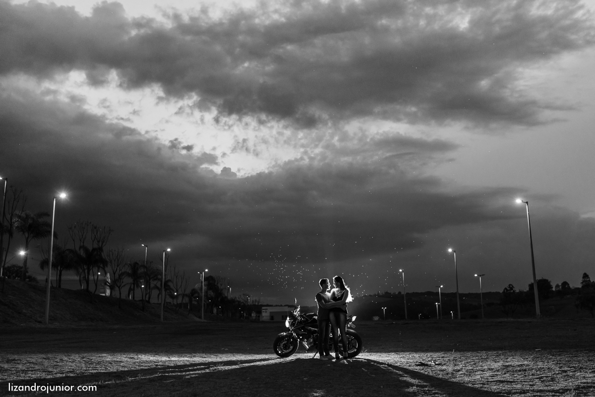 ensaio namorando ao ar livre, ensaio romantico, são gotardo mg fotografo em sao gotardo, ensaio namorando motocross