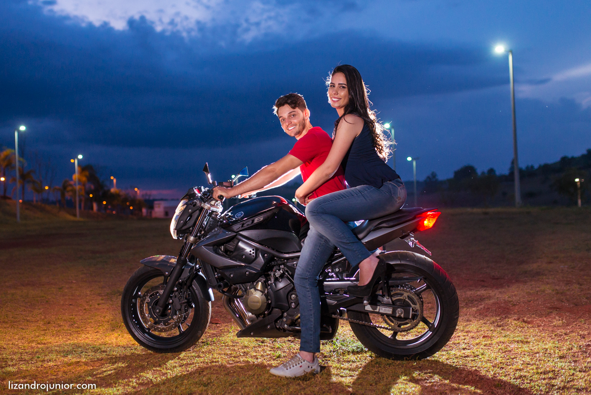 ensaio namorando ao ar livre, ensaio romantico, são gotardo mg fotografo em sao gotardo, ensaio namorando motocross