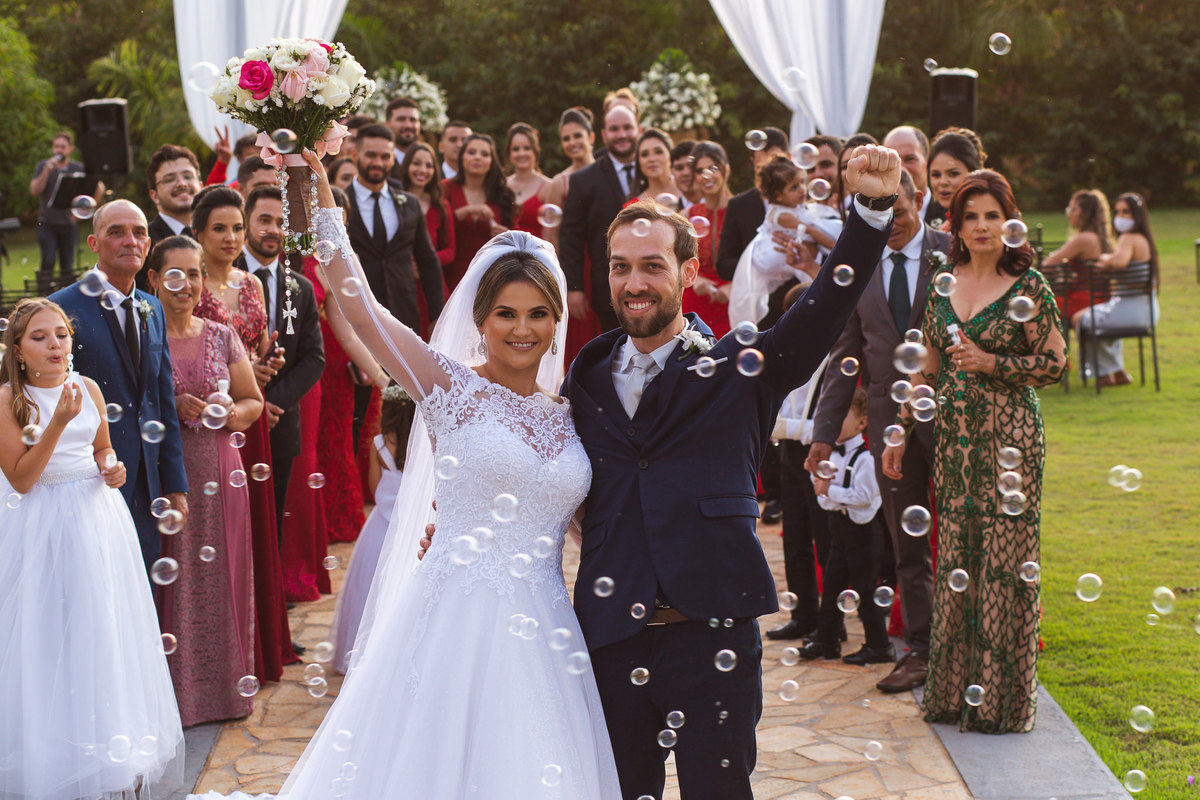 casamento, renata e diego, patos de minas, lizandro junior, samuel veloso, casamento ao ar livre, espaço casa flor, miqueias celebrante, neo old car, enlace maison, alkha ternos
