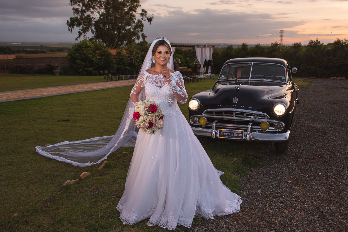 casamento, renata e diego, patos de minas, lizandro junior, samuel veloso, casamento ao ar livre, espaço casa flor, miqueias celebrante, neo old car, enlace maison, alkha ternos