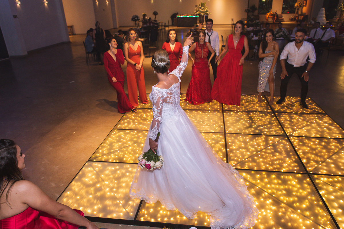 casamento, renata e diego, patos de minas, lizandro junior, samuel veloso, casamento ao ar livre, espaço casa flor, miqueias celebrante, neo old car, enlace maison, alkha ternos