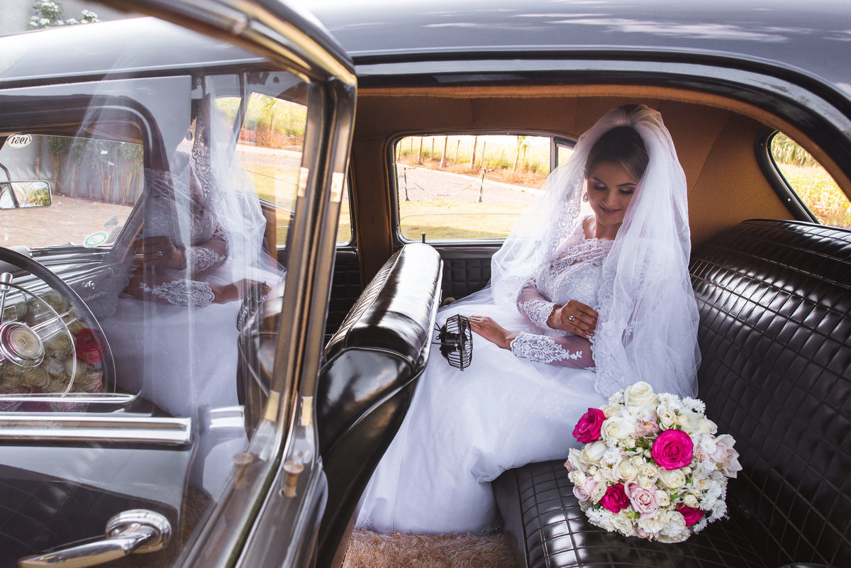 casamento, renata e diego, patos de minas, lizandro junior, samuel veloso, casamento ao ar livre, espaço casa flor, miqueias celebrante, neo old car, enlace maison, alkha ternos
