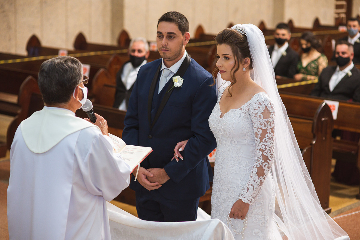 adereços de noiva, casamento carmo do paranaíba, lizandro junior, salão nila boaventura, nathália e emerson, enlace maison carmo