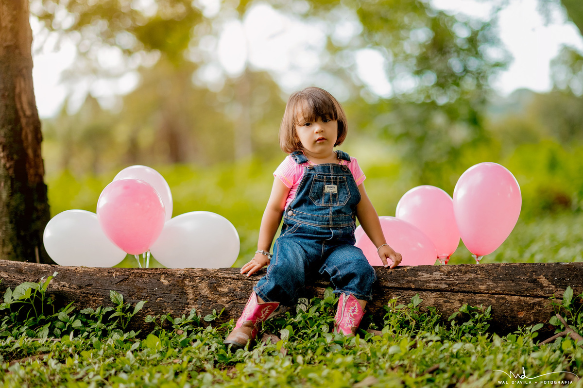 Criança com balões