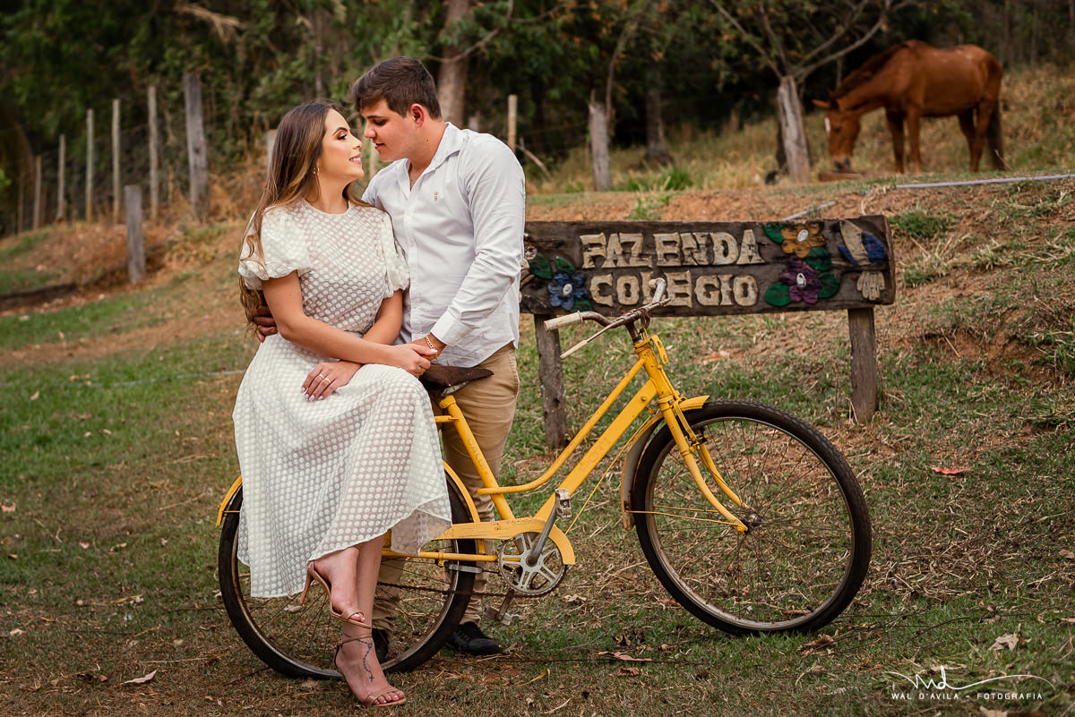 pre wedding lais e luz casal e bicicleta 