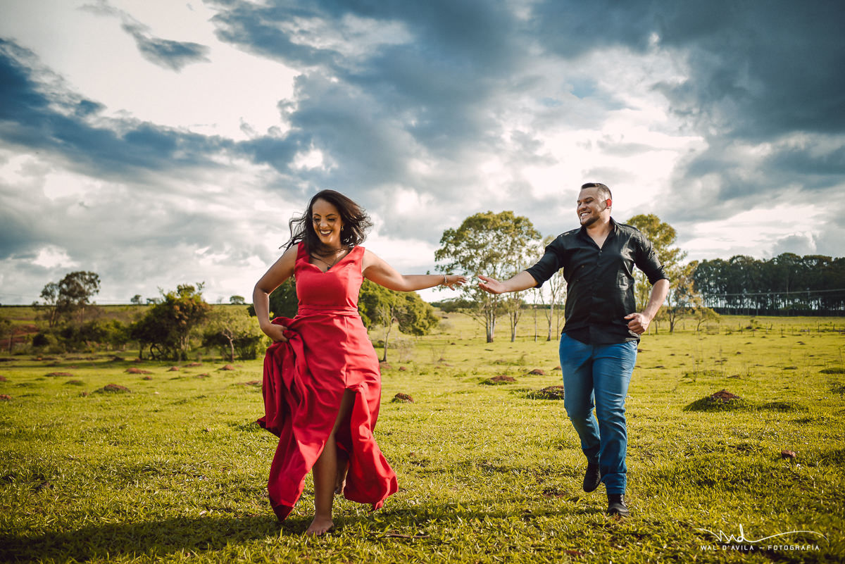 pre wedding casal correndo
