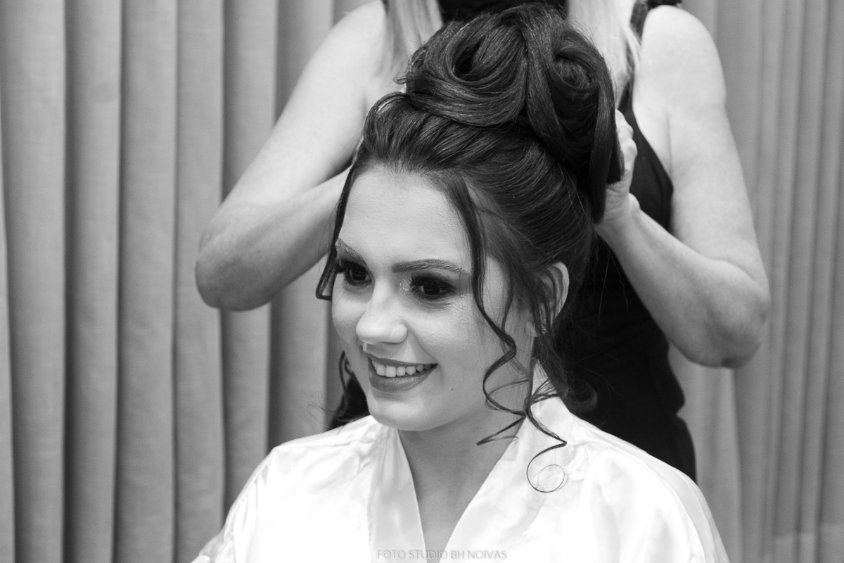 FOTOGRAFO DE CASAMENTO EM BH - 
noiva maquiando