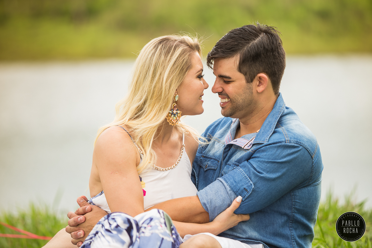 namorados fazendo carinho