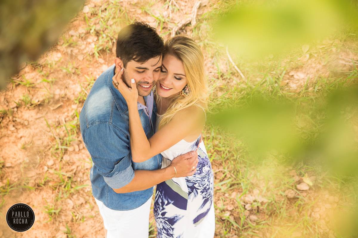 namorados se abraçando