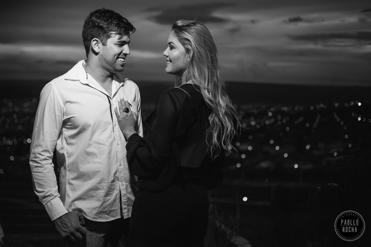 noivos no alto da cidade