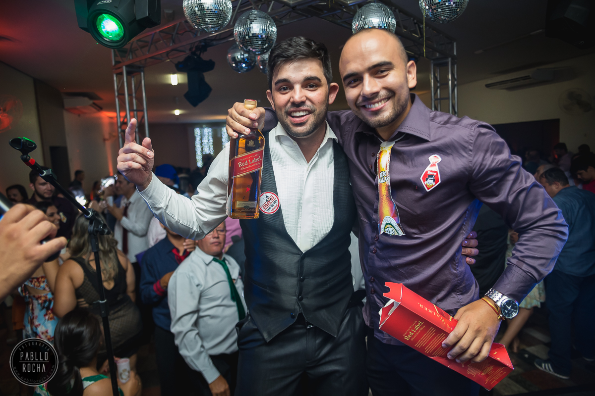 noivo jogando whisck