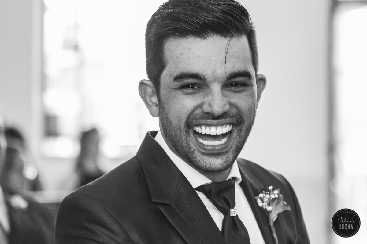 sorriso do noivo ao ver a noiva