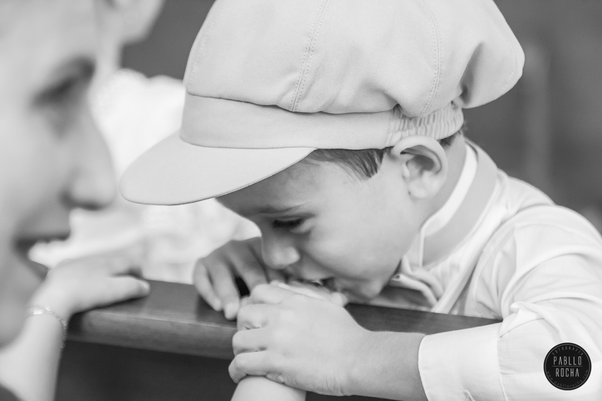 pagem beijando a mão da daminha