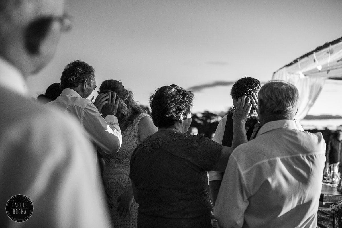 noivos recebendo a benção de seus pais