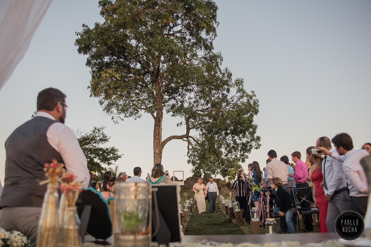 Noiva entrando pelo corredor