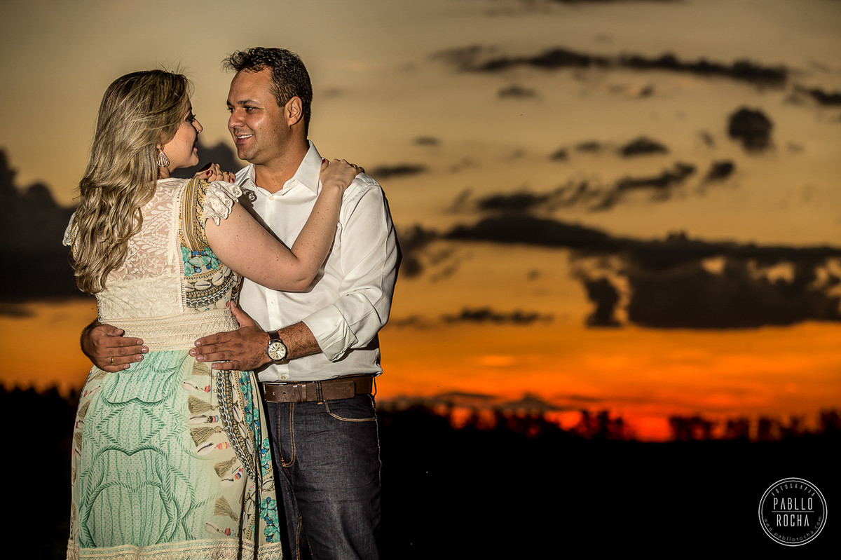 noivos  ao Por do sol