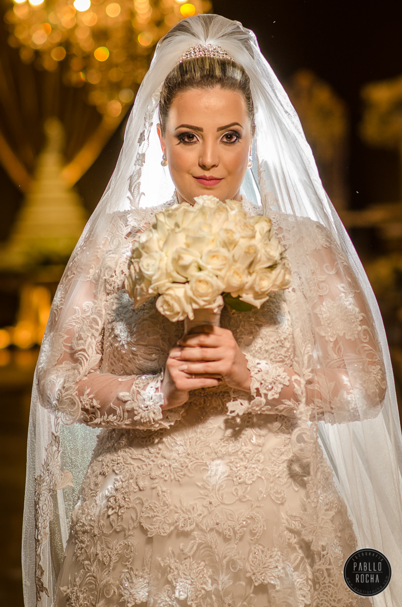 noiva , vestido de noiva, fotos da noiva no salão da festa, buque de noiva