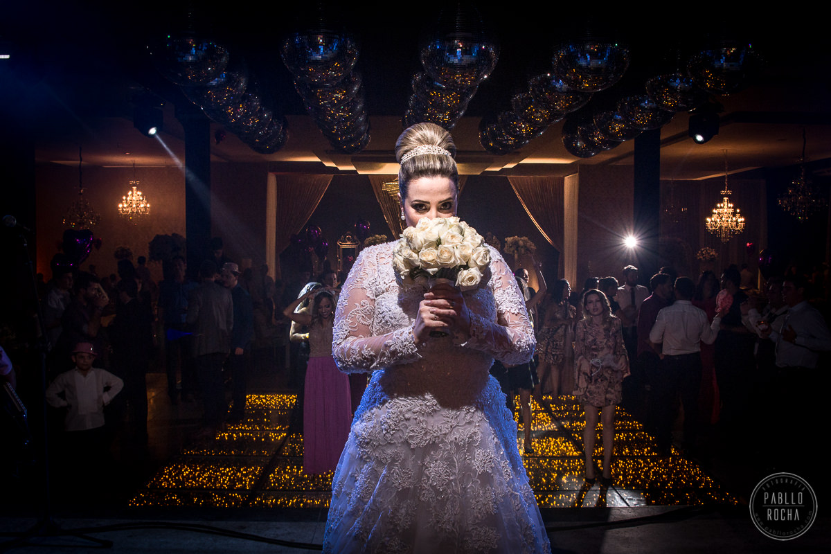 Buque da noiva, pista de dança, festa de casamento, jogando o buque, noiva, buque