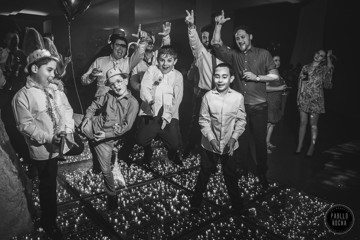 crianças dançando, padrinhos dançando, casamento, pista de led
