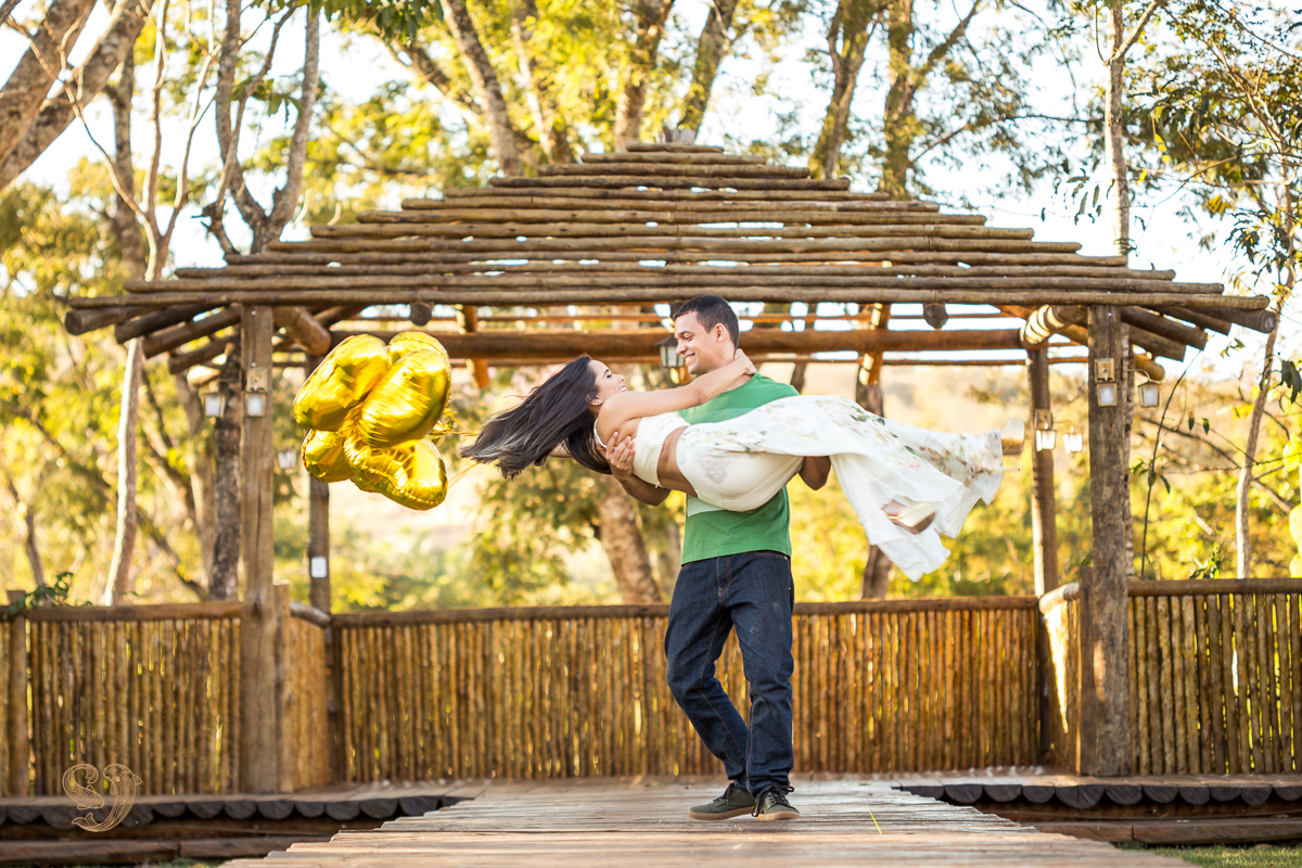 pousada avalon, namorando, ensaio casal, casamento de dia, pré casamento, balões, fotos com balões