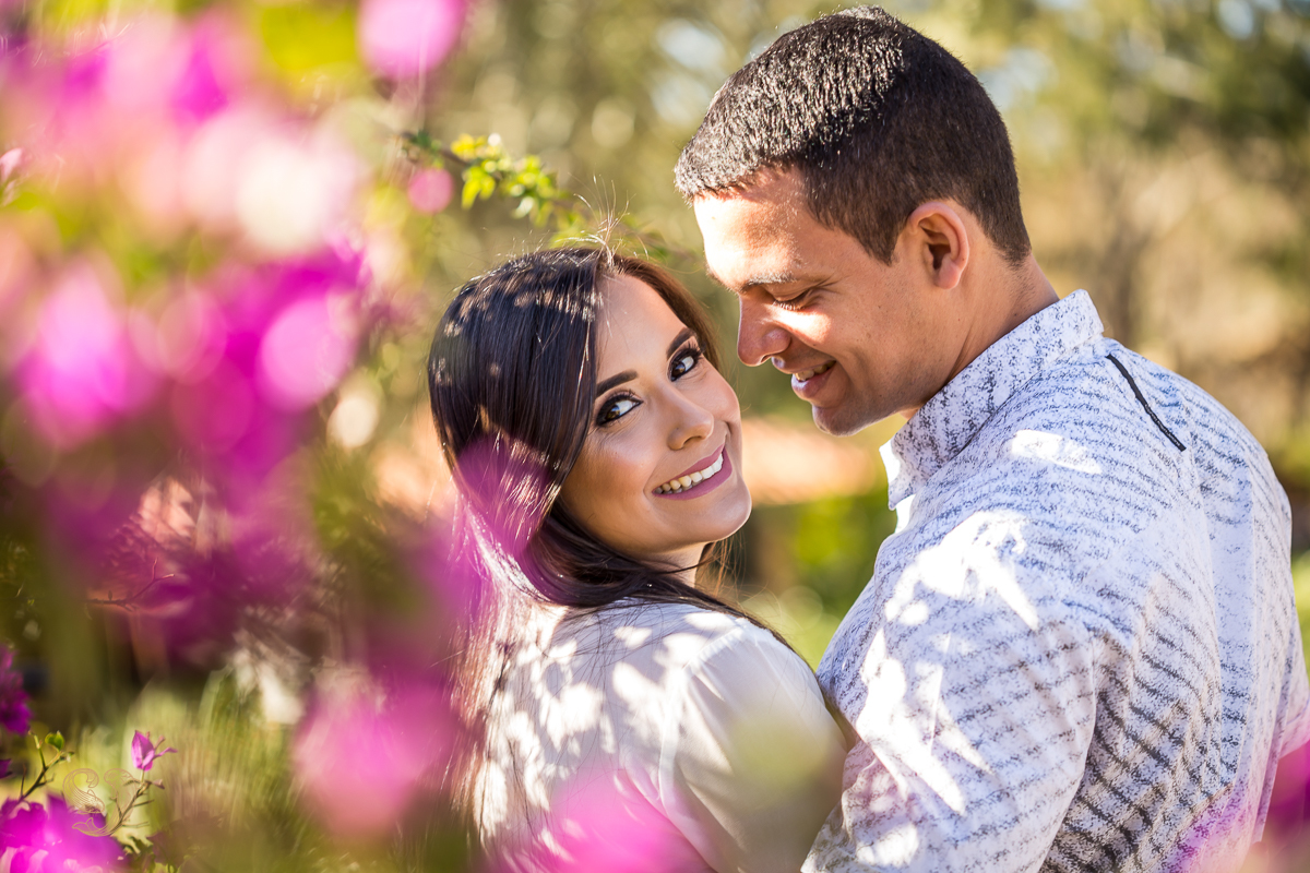 pousada avalon, namorando, ensaio casal, casamento de dia, pré casamento, flores, sorriso, casal sorriso