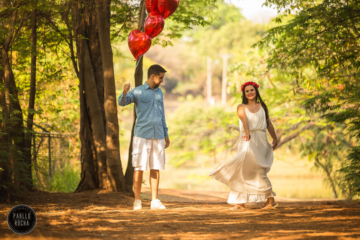 Ensaio Namorando - Ensaio Pré Casamento - PréCasamento - Parque do Sabiá - Namorando Parque do Sabiá - Pré Casamento Parque do Sabiá - balões de coração