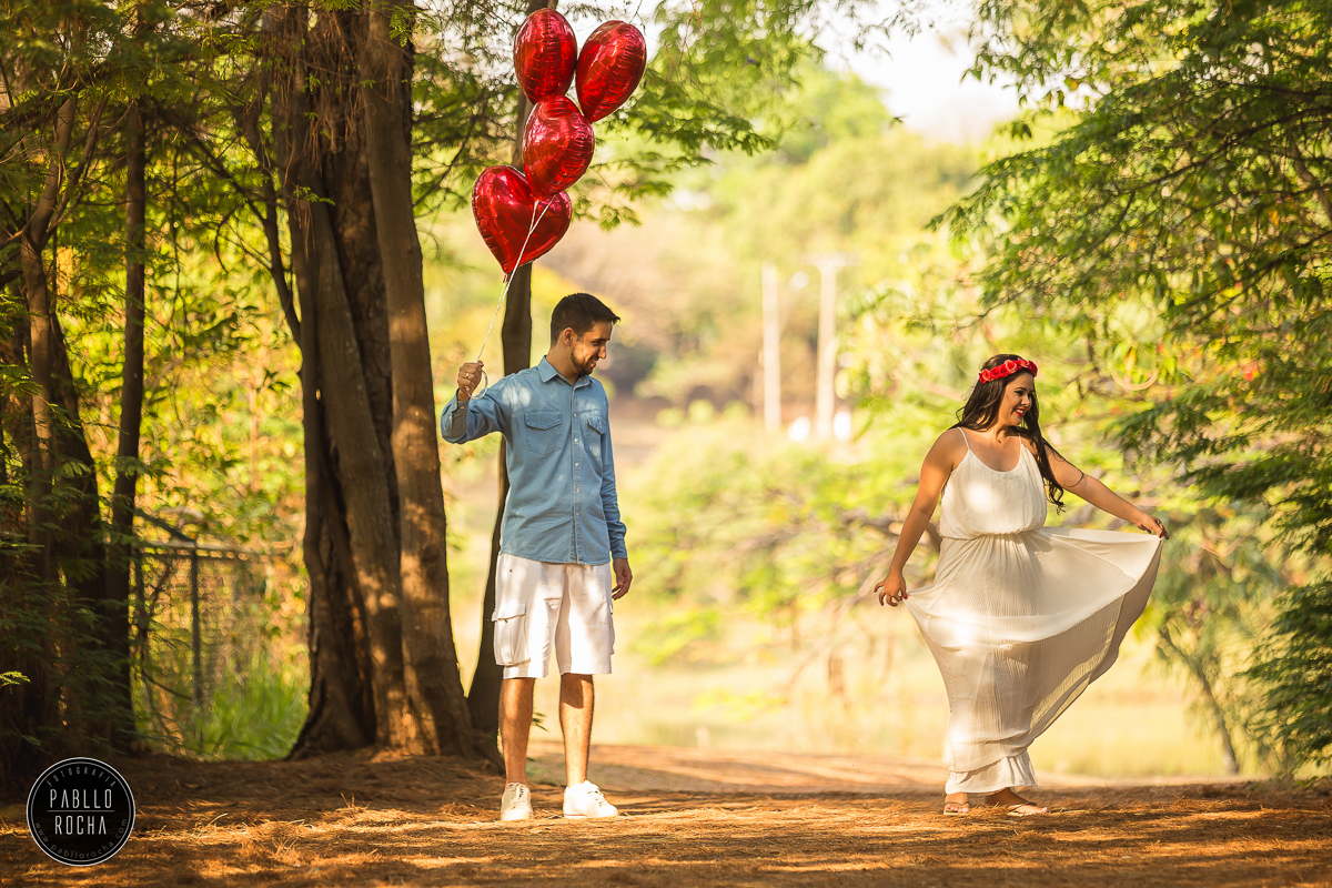 Ensaio Namorando - Ensaio Pré Casamento - PréCasamento - Parque do Sabiá - Namorando Parque do Sabiá - Pré Casamento Parque do Sabiá - balões de coração