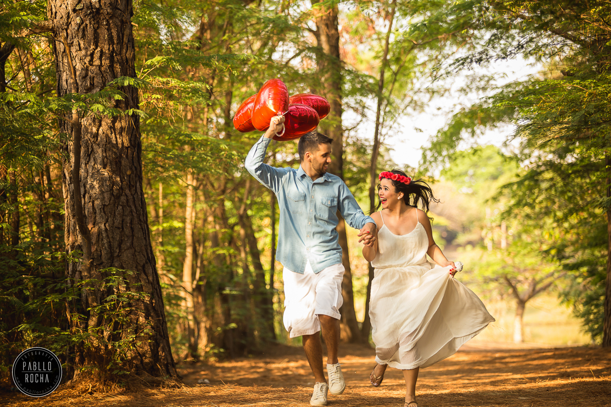 Ensaio Namorando - Ensaio Pré Casamento - PréCasamento - Parque do Sabiá - Namorando Parque do Sabiá - Pré Casamento Parque do Sabiá - Balões de Coração