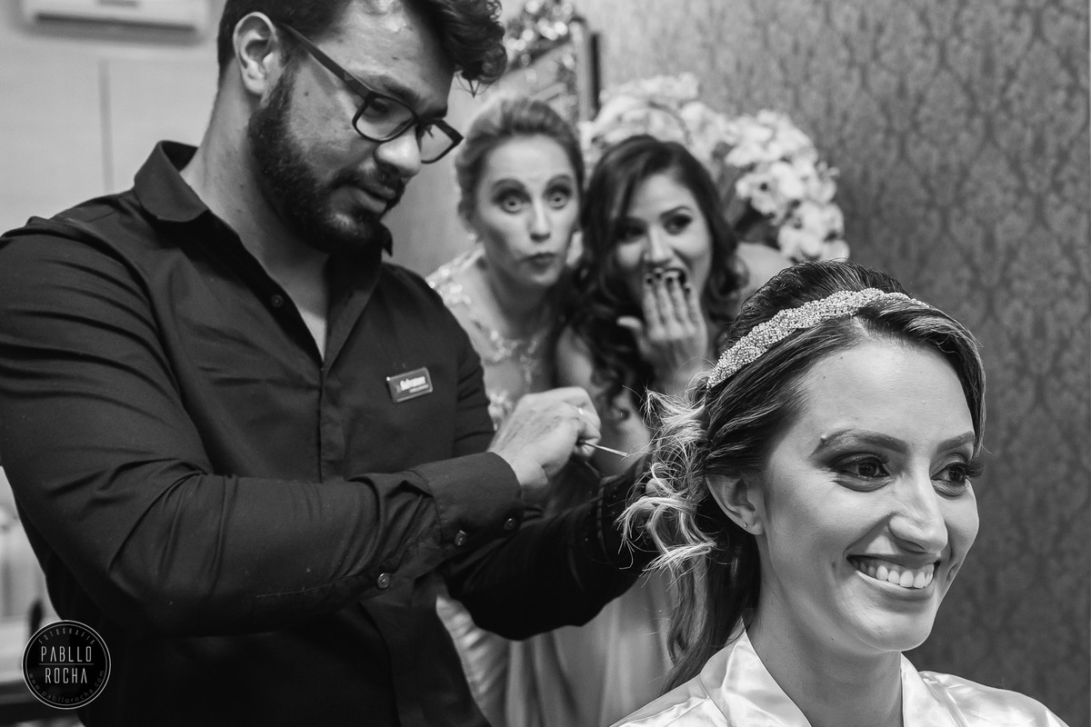 madrinhas amando a maquiagem da noiva