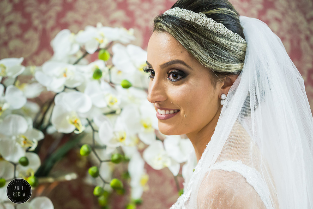 noiva posando para fotos